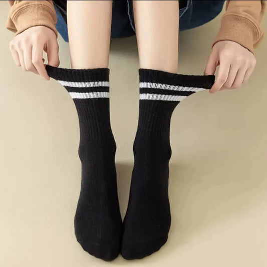 Women Mid Tube Socks Solid Colour Sweat Absorbent Crew