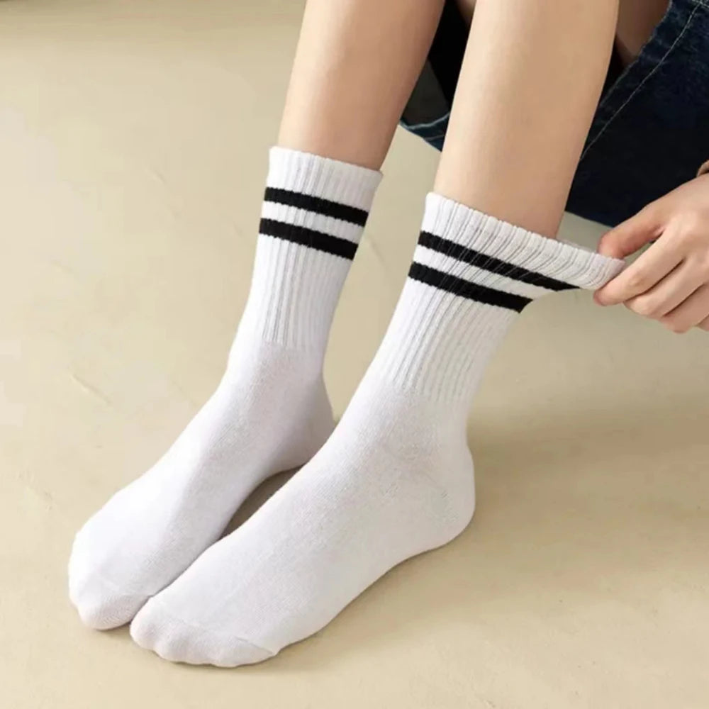 Women Mid-Tube Socks Sweat Absorbent Breathable Sport Crew