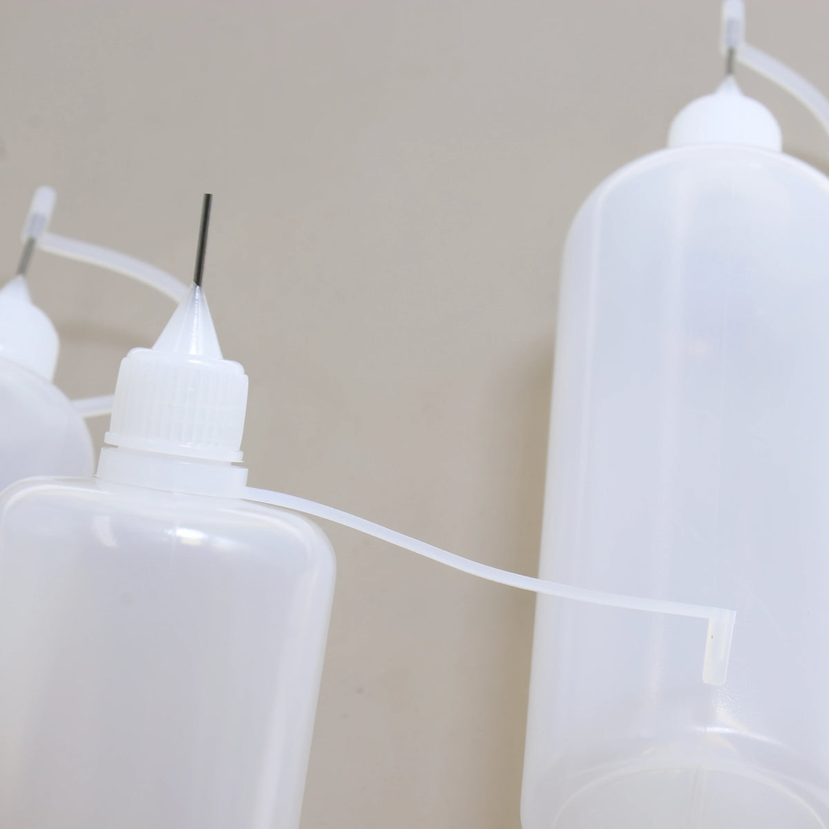 5ml 10ml 15ml 30ml 50ml 100ml 120ml PE Plastic Squeezable Tip Applicator Bottle Refillable Dropper With Needle Tip Caps For Glue