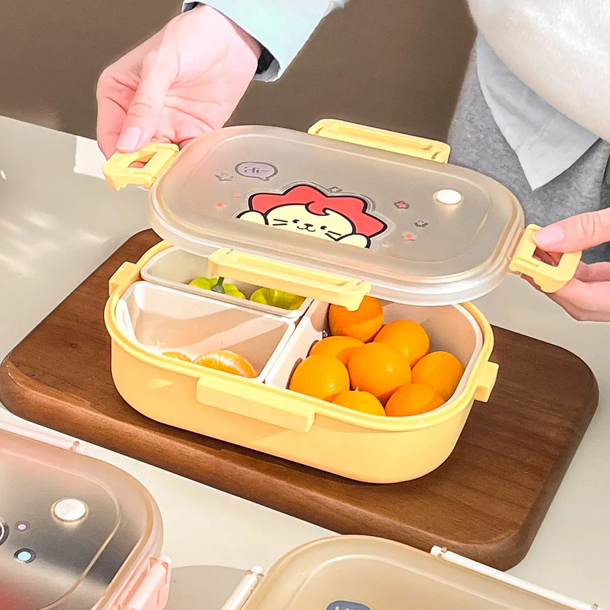 WORTHBUY Portable Plastic Lunch Box With Detachable 3-Compartments Cute Divided Food Container For Kids Students Microwave Safe